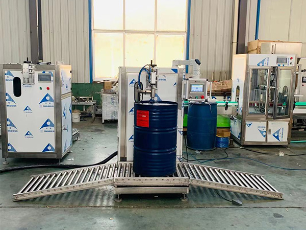 半自動(dòng)200L稱重灌裝機(jī)